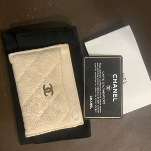 100% Authentic CHANEL caviar leather cardholder